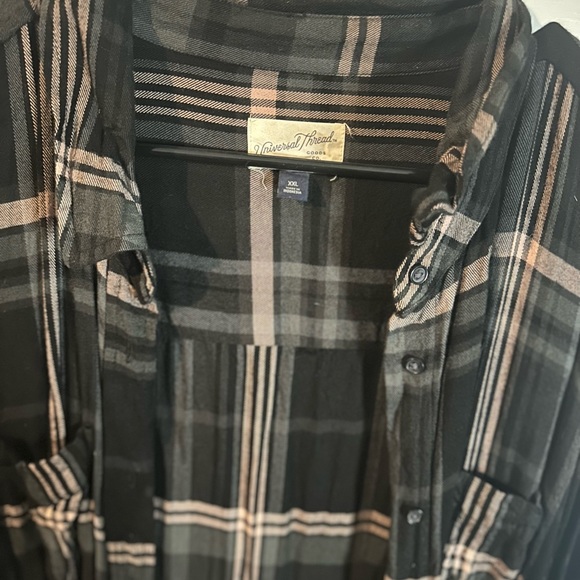 Universal Thread Plaid Button Up - Picture 4 of 4